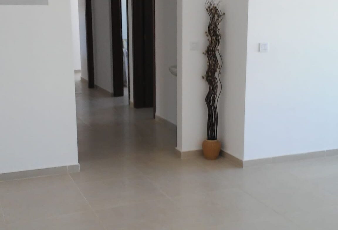 דירת קרקע 5 חדרים בדונה, מ3